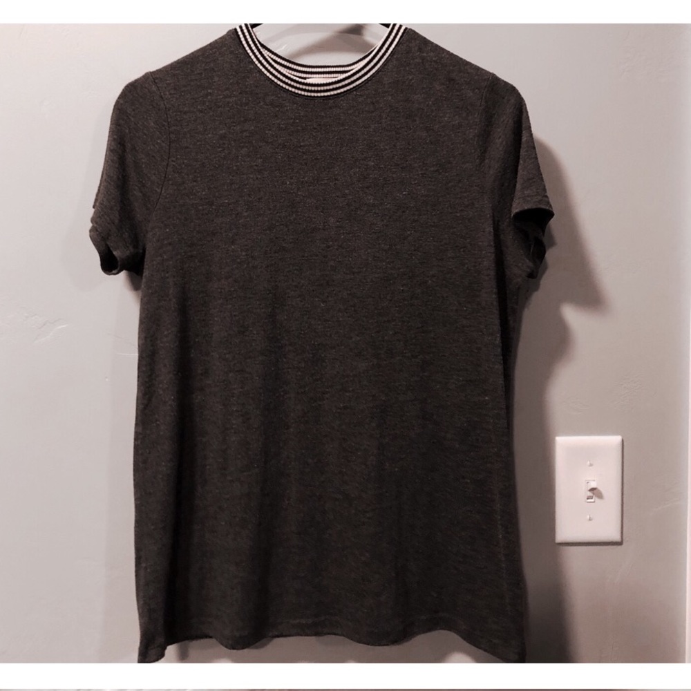 ⭐️ High neck comfy tee